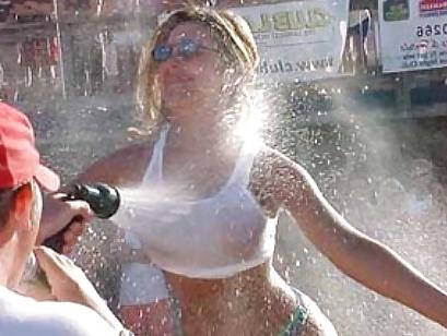 25P Wet T-shirt contest 