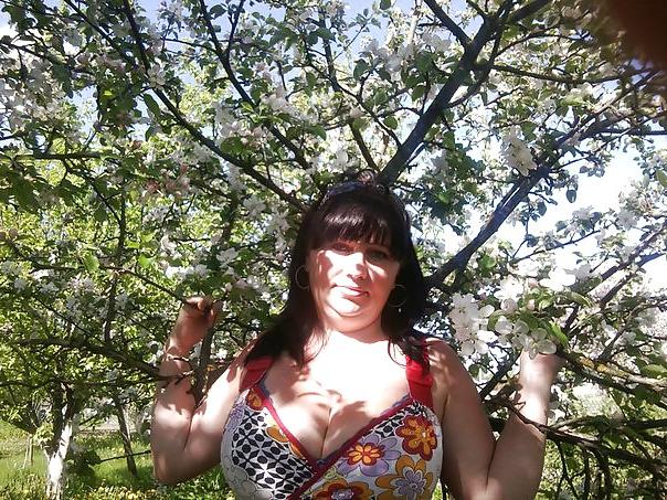 11P Busty Russian Woman 589