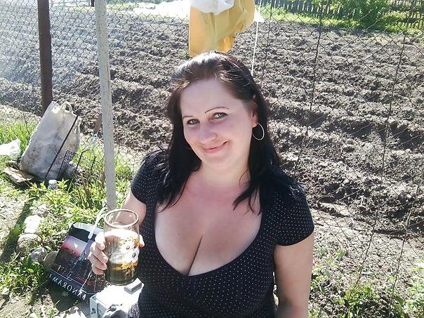 11P Busty Russian Woman 589
