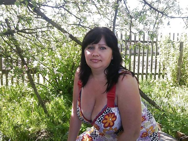 11P Busty Russian Woman 589