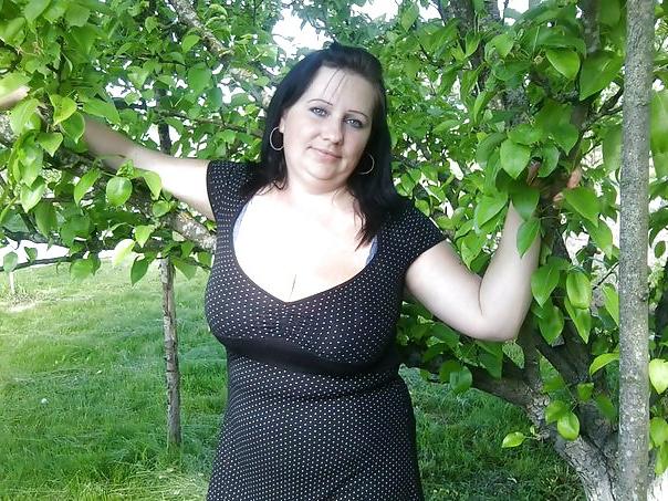 11P Busty Russian Woman 589