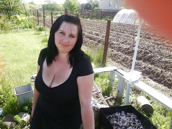 11P Busty Russian Woman 589