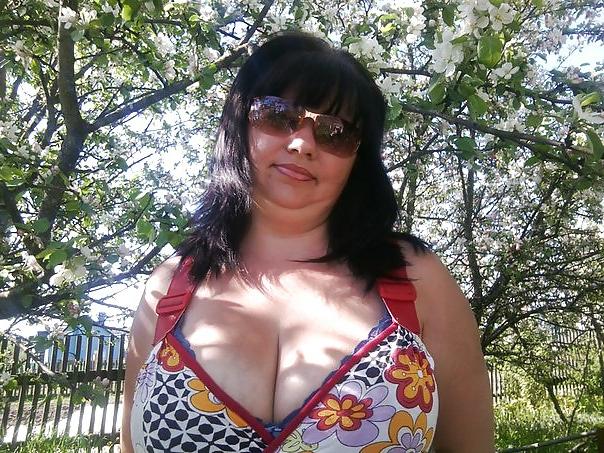 11P Busty Russian Woman 589