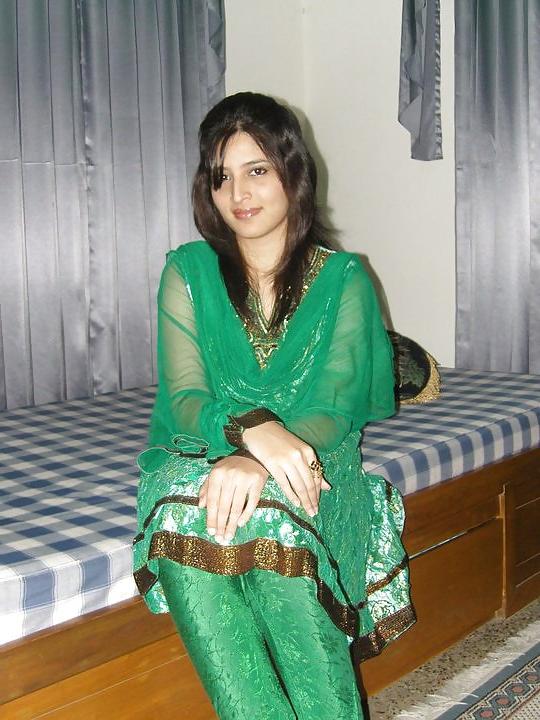 25P Desi Candid...
