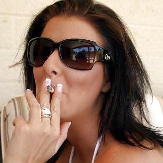 22P Smoking Beauty 