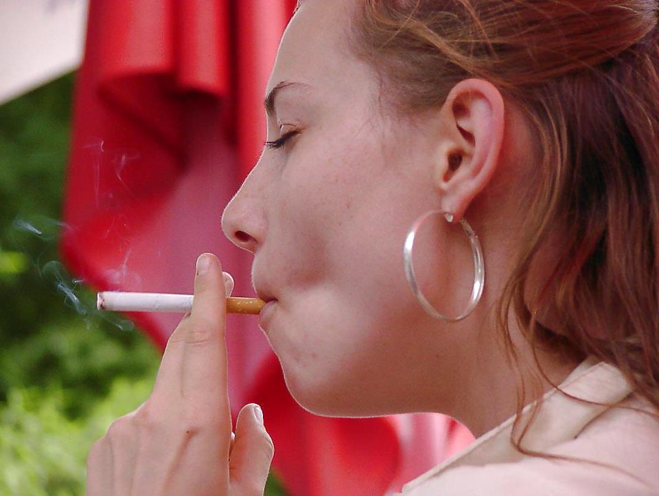 22P Smoking Beauty 