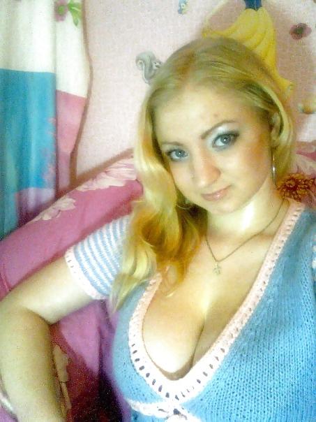 14P Busty Russian Woman 222