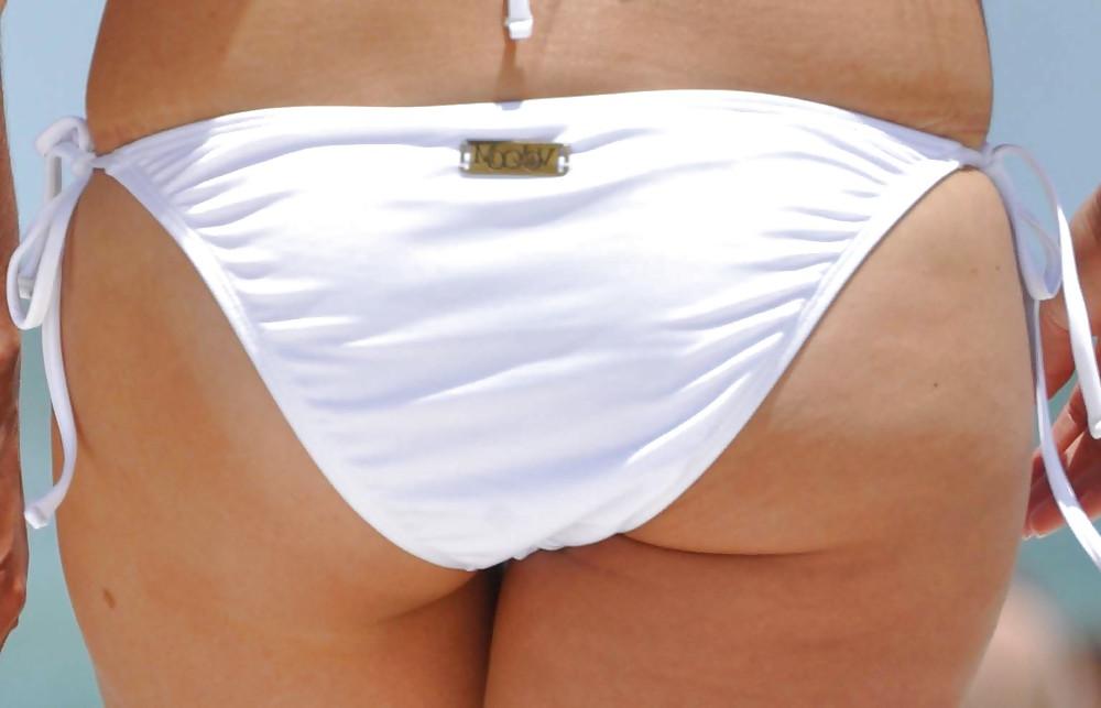8P Early 20's Ass as Beach