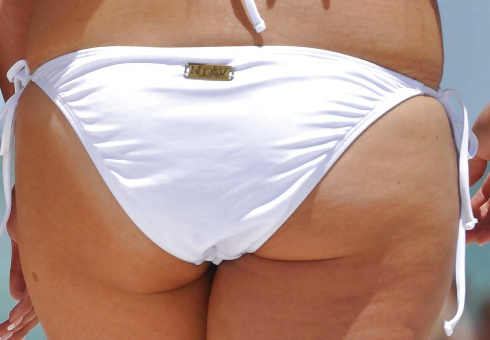 8P Early 20's Ass as Beach