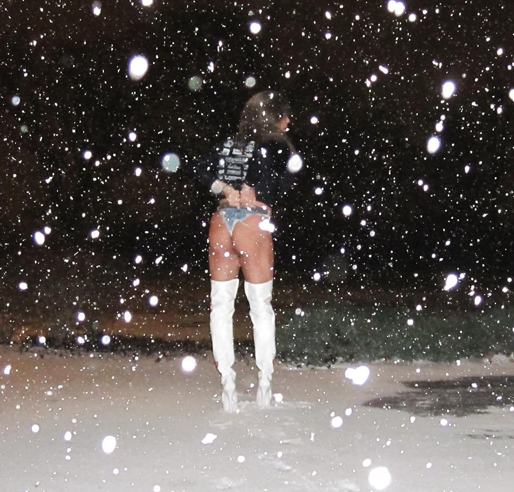7P Handcuffed Street Whore Works in the Blizzard