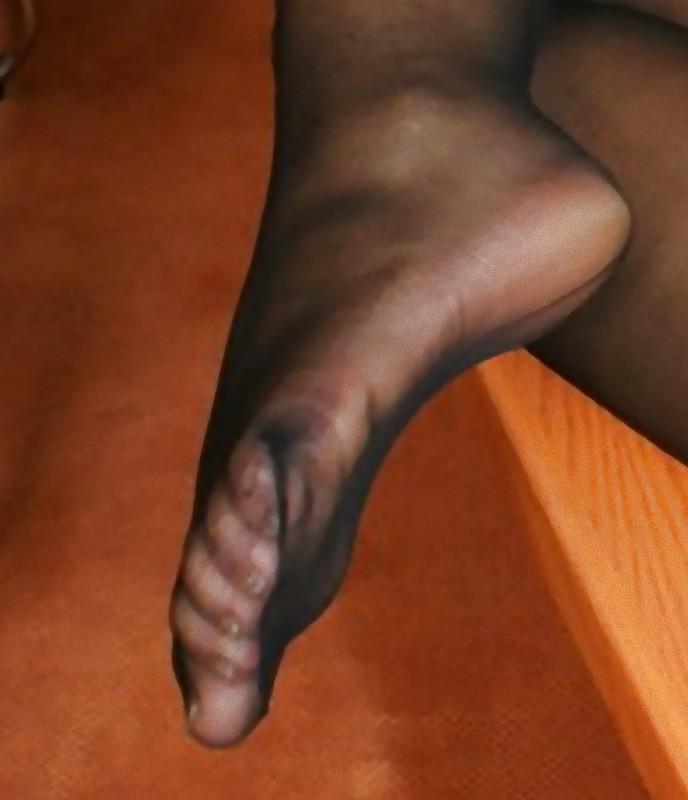 25P Black stockings & foot gallery (hot)