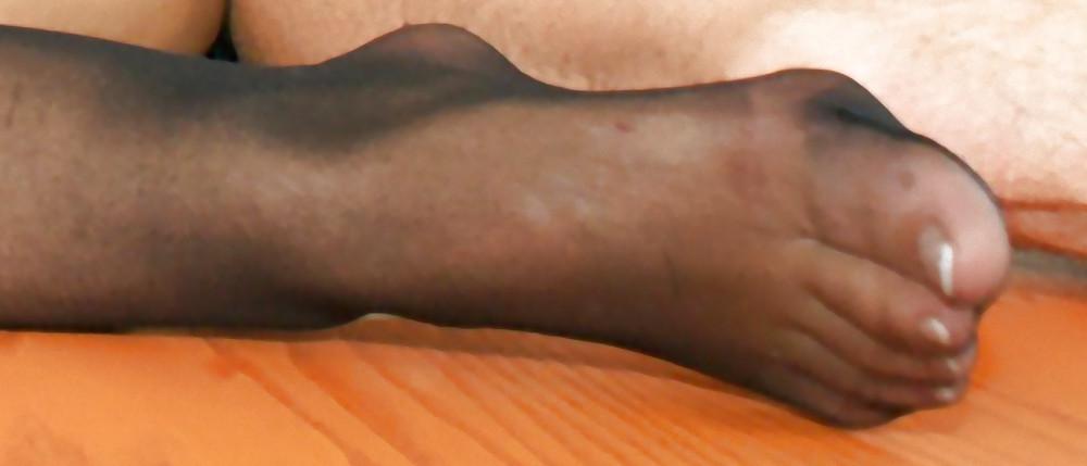 25P Black stockings & foot gallery (hot)