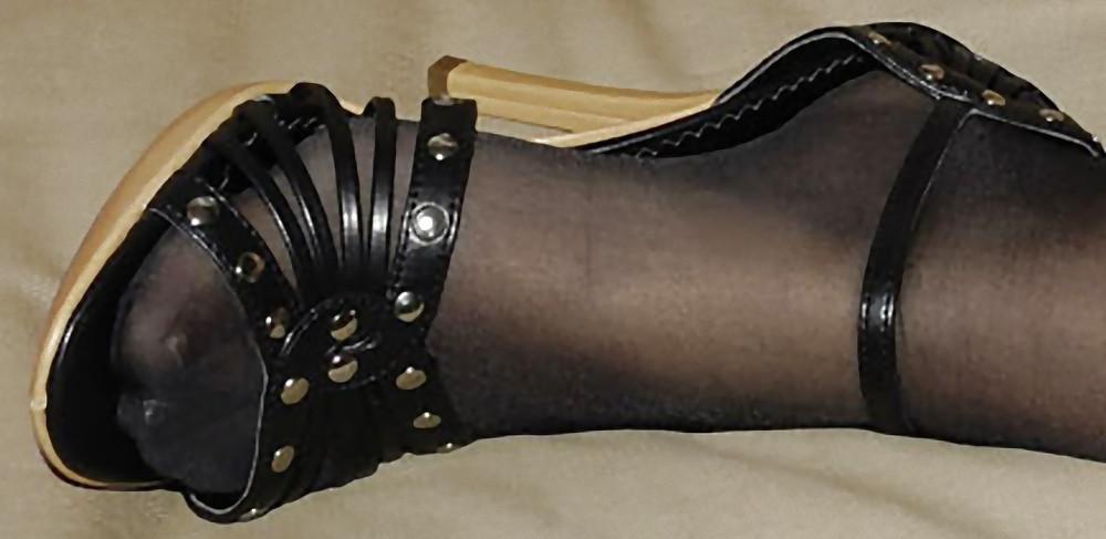 25P Black stockings & foot gallery (hot)