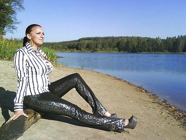 20P Busty Russian Woman 363