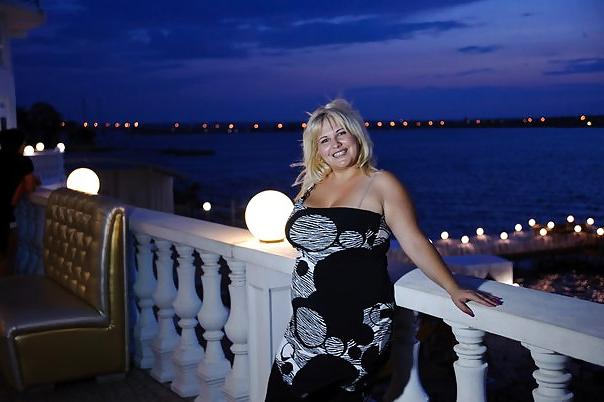 11P Busty Russian Woman 370