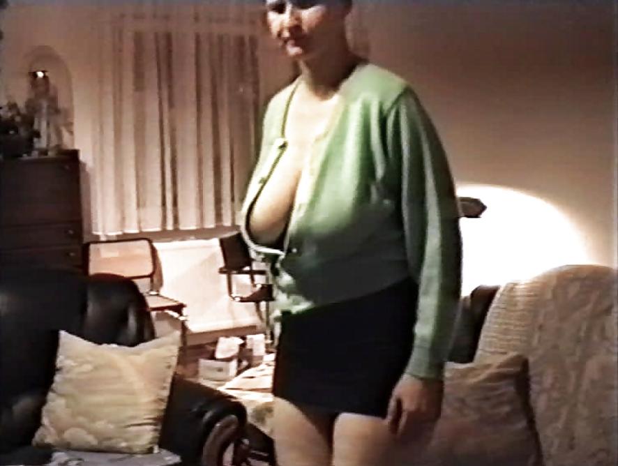 12P SAG - Mommies Juicy Downblouse Udders In A Green Sweater 01