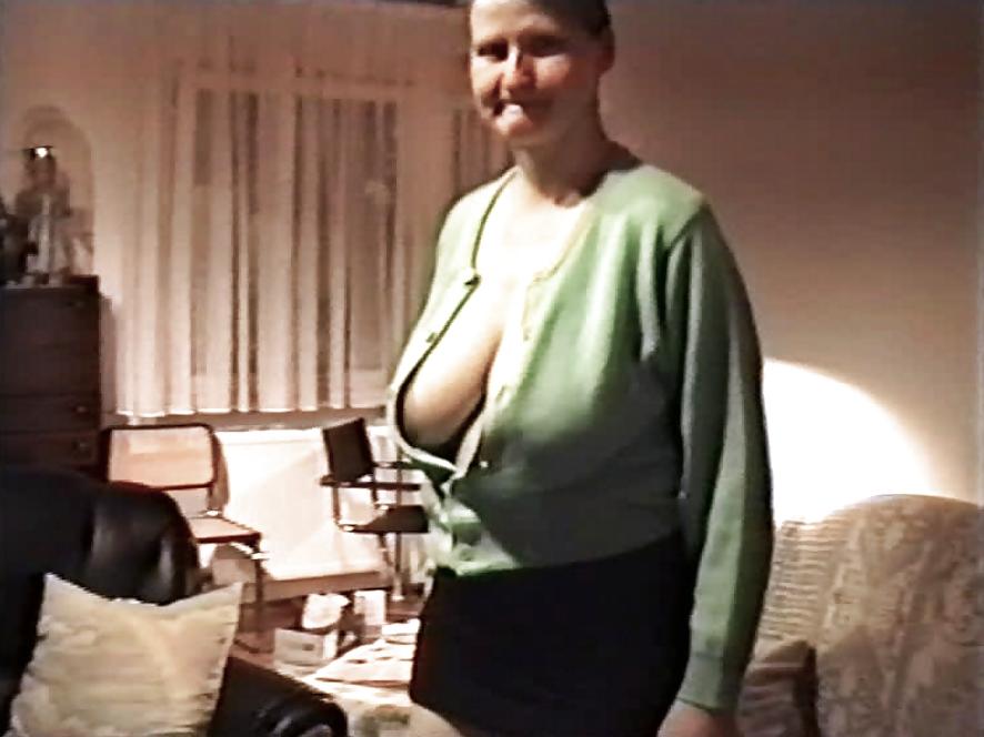 12P SAG - Mommies Juicy Downblouse Udders In A Green Sweater 01