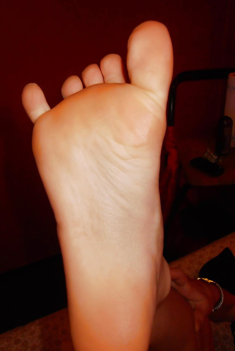 20P Christina 's Feet - Foot models sole + spreads flexible toes
