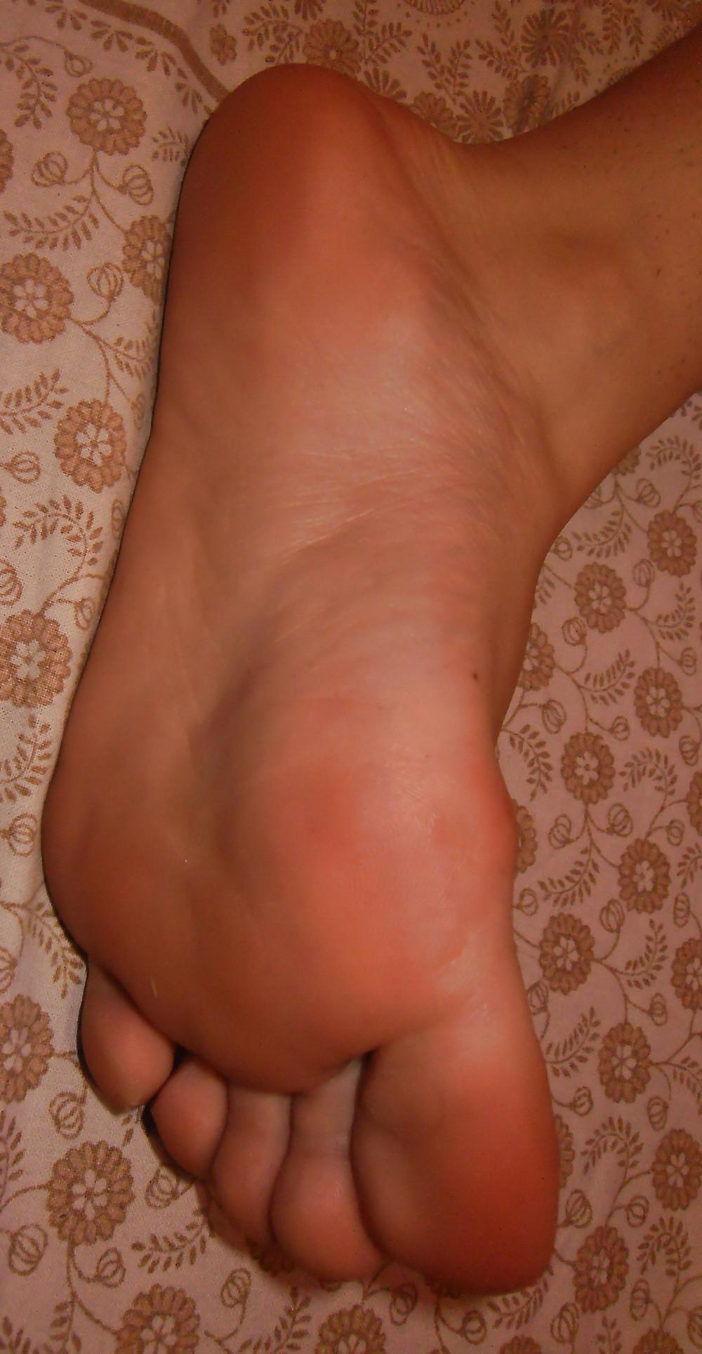 20P Christina 's Feet - Foot models sole + spreads flexible toes