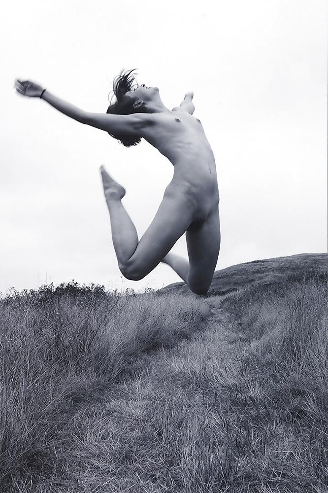 20P JUMP - The Sensual Human Form