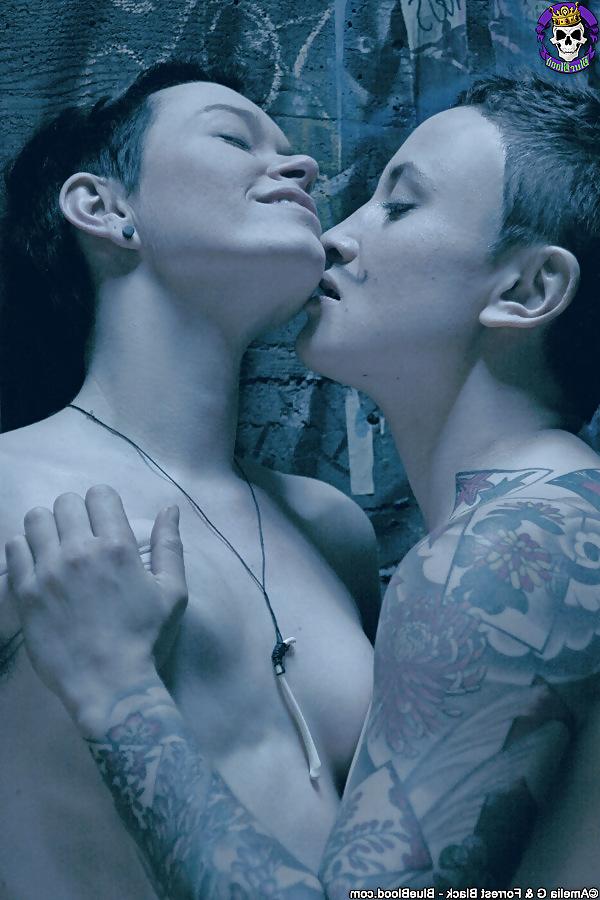 25P XES SUPER SEXY LESBIANS LADIES IN STOCKINGS BLACK&WHITE
