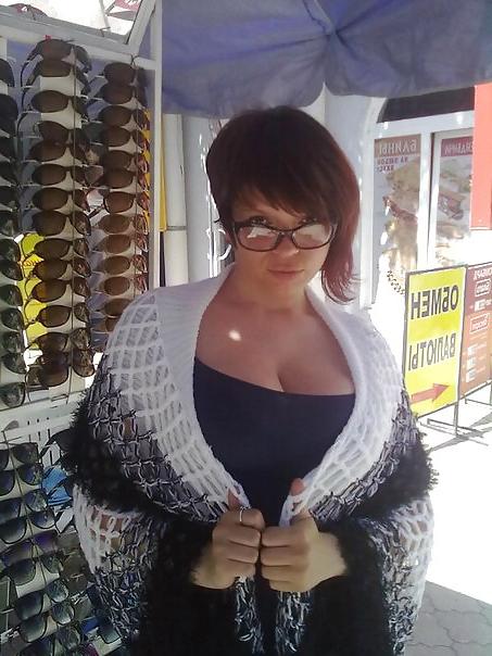 12P Busty Russian Woman 712