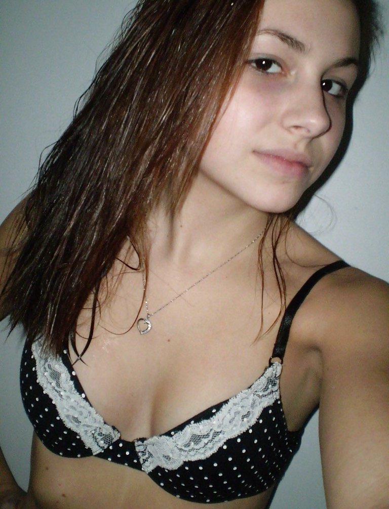 25P Sexy teen girl self shots