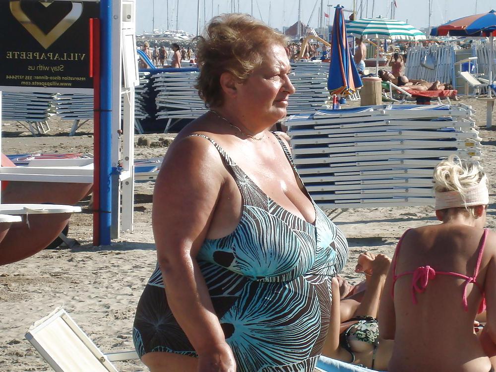 25P Grannies on beach 4