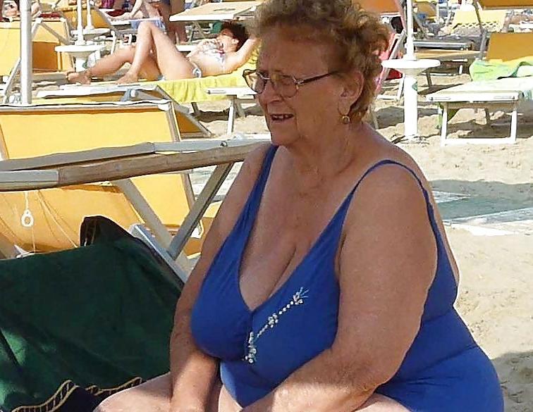 25P Grannies on beach 4