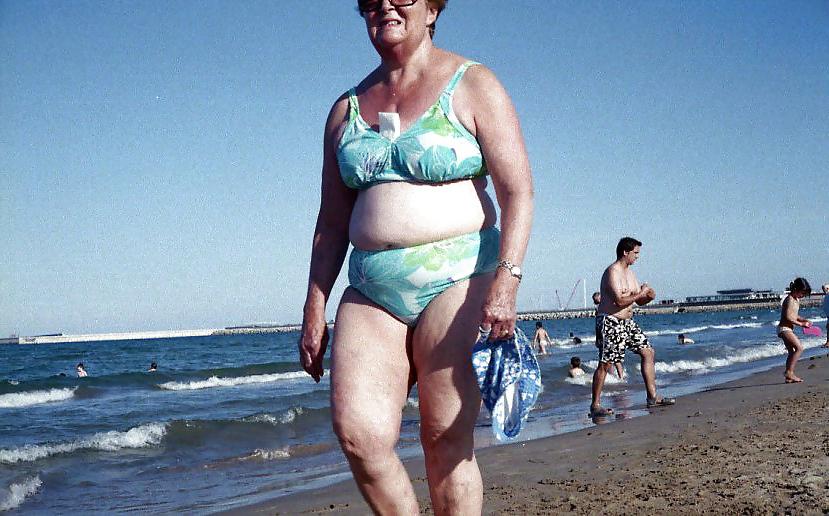 25P Grannies on beach 4