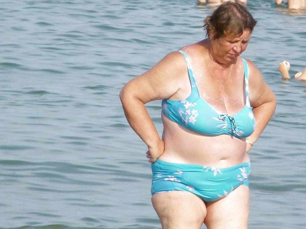 25P Grannies on beach 4