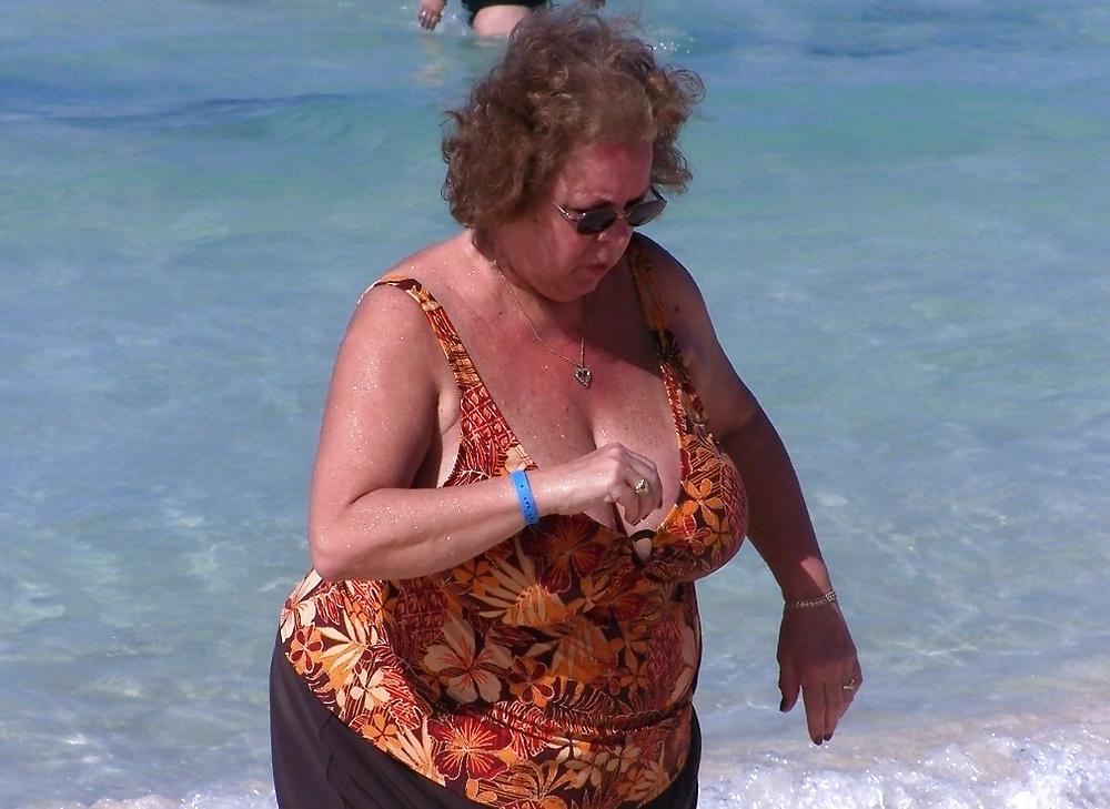 25P Grannies on beach 4