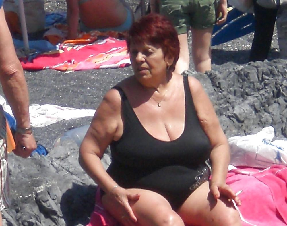 25P Grannies on beach 4