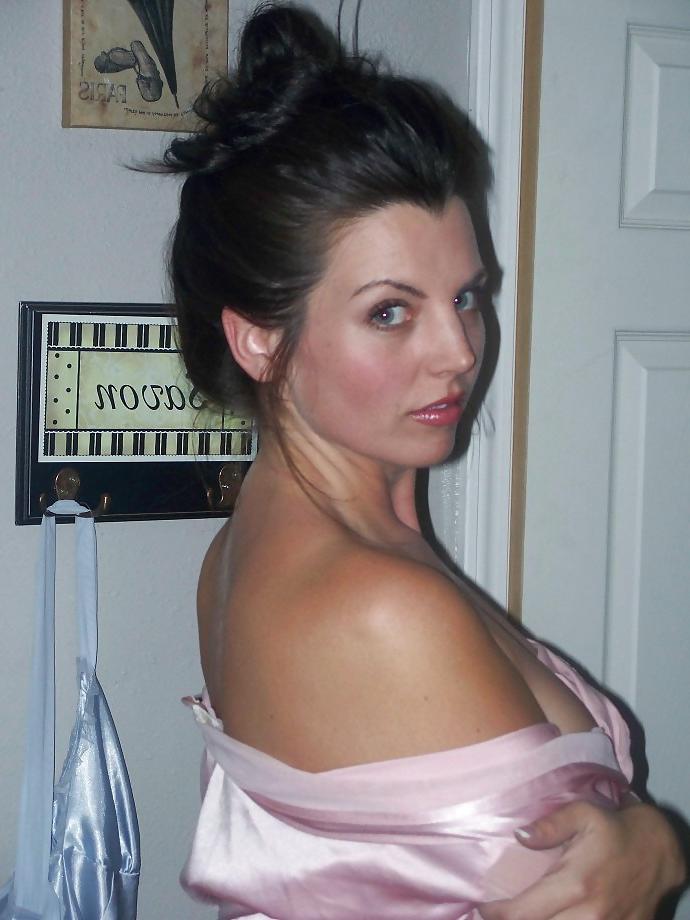 25P A blue eyed milf