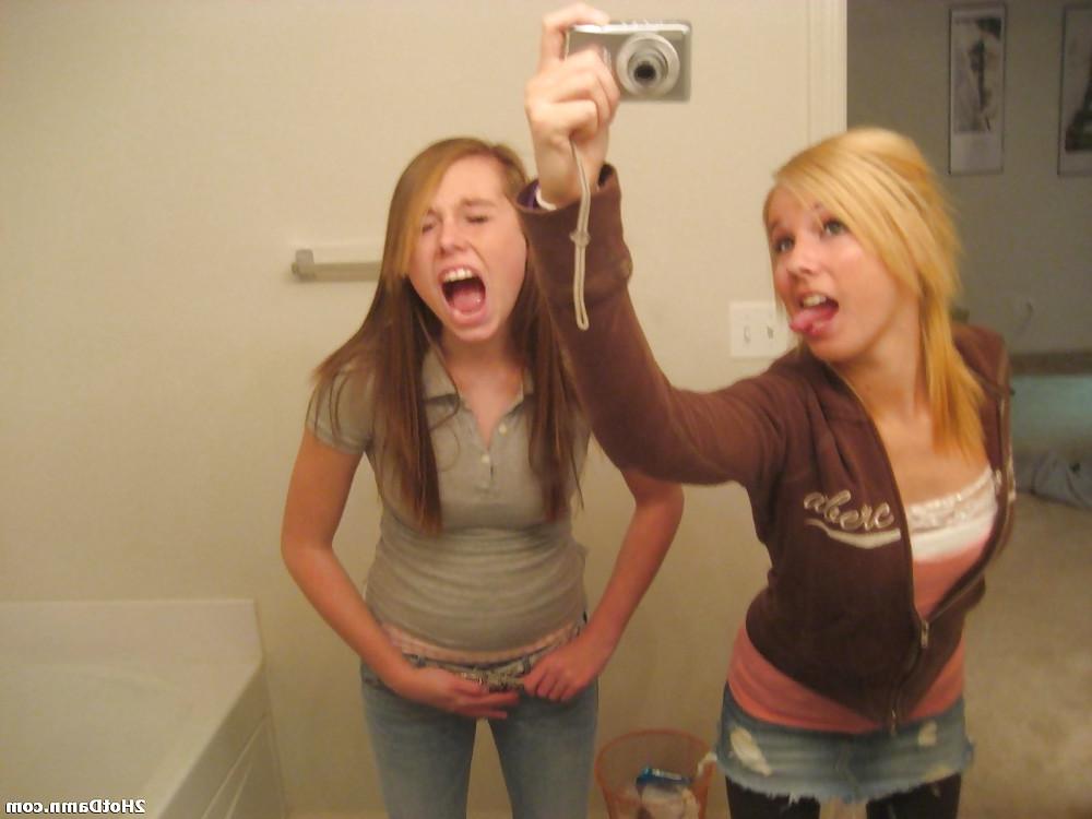 5P Teen Blonde self shot