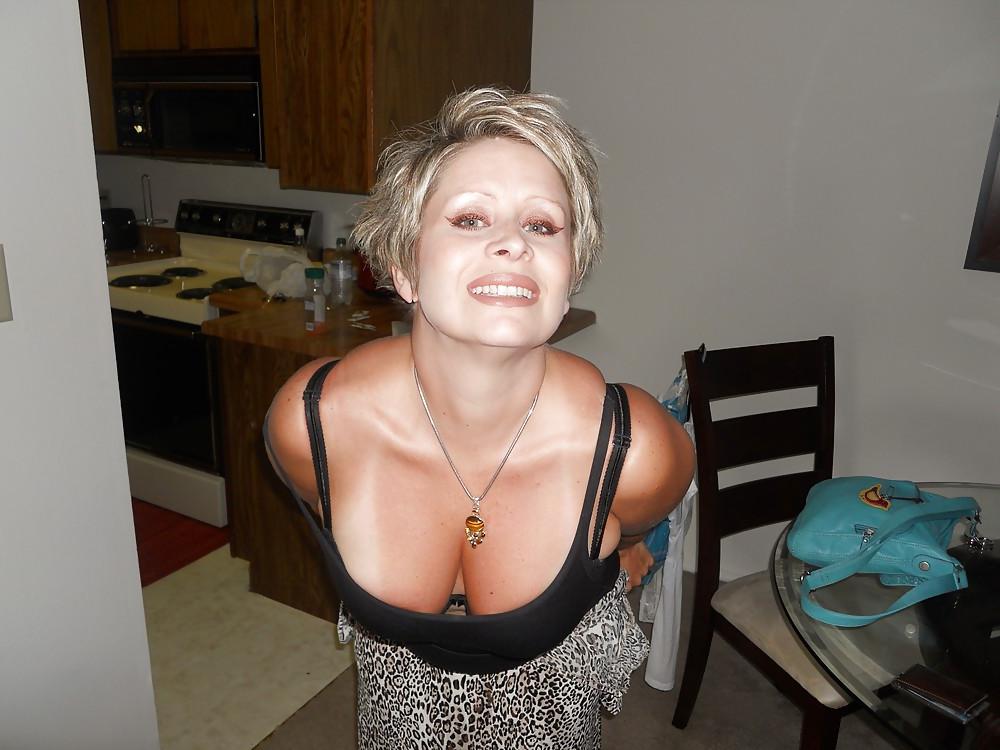17P Busty Mature Beauty