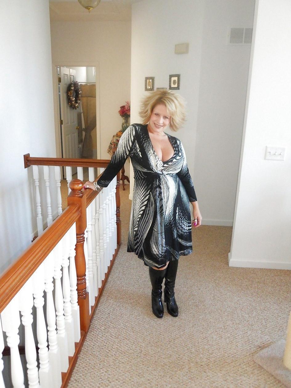 17P Busty Mature Beauty