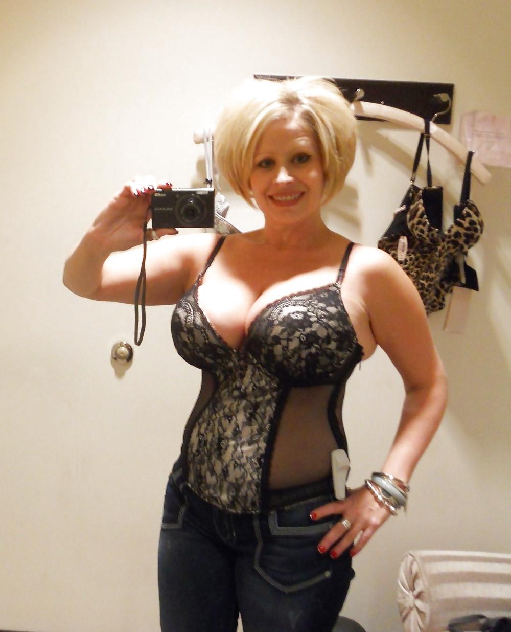 17P Busty Mature Beauty