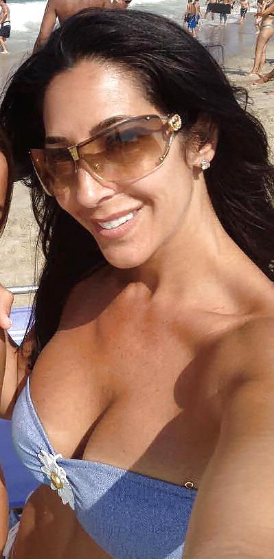 25P Brunette Latin Beauty