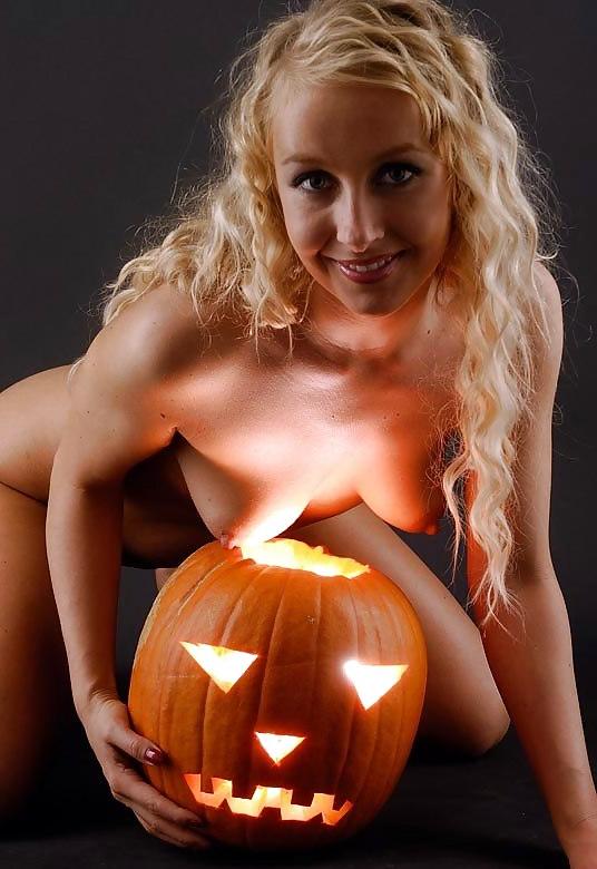 13P HAPPY HALLOWEEN