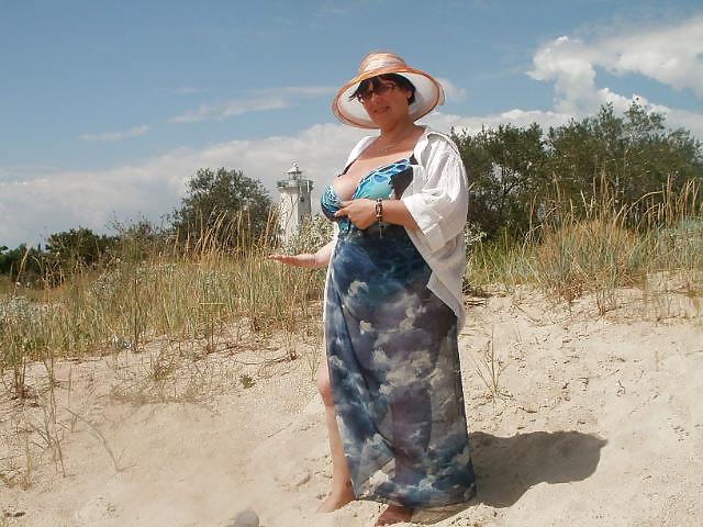 8P Busty Russian Woman 512