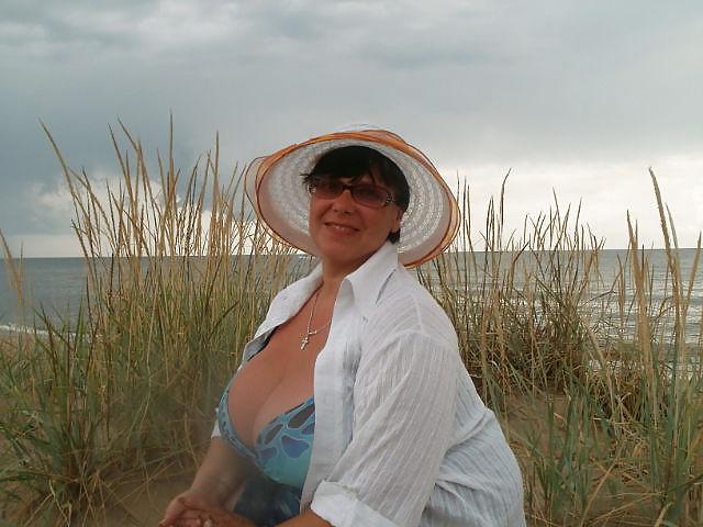 8P Busty Russian Woman 512