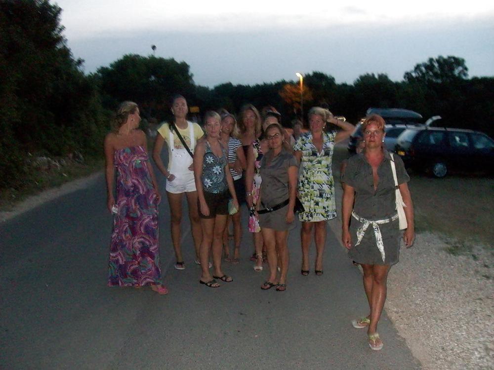 25P Stolen Pics - Group of Girls in Holidays Part 3