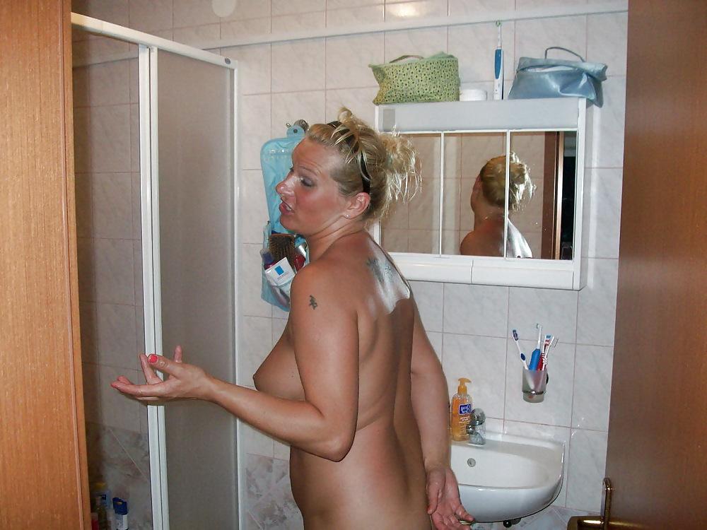 25P Stolen Pics - Group of Girls in Holidays Part 3