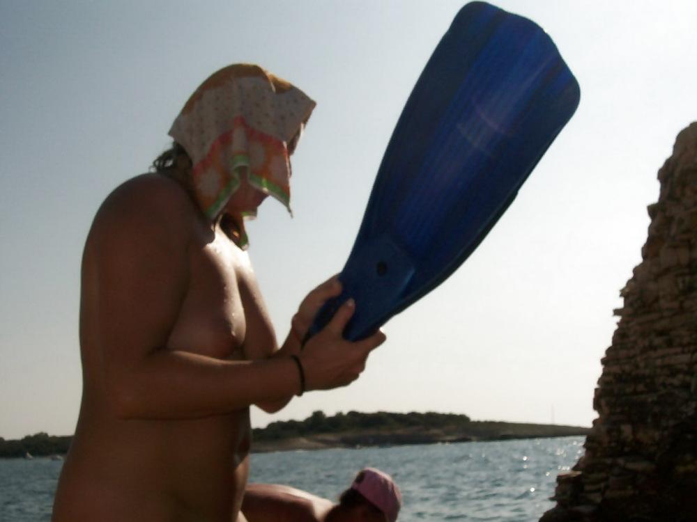 25P Stolen Pics - Group of Girls in Holidays Part 3