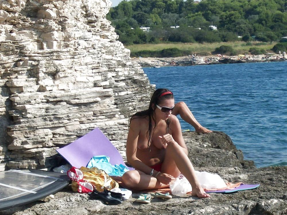 25P Stolen Pics - Group of Girls in Holidays Part 3
