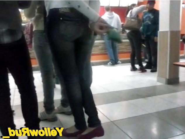 12P Girls at the fast food - BR