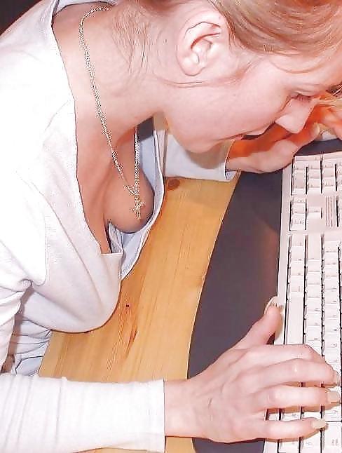 15P Voyeur (downblouse)