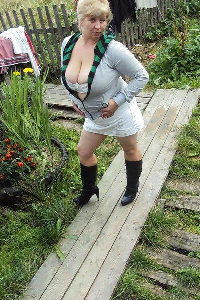 11P Busty Russian Woman 527