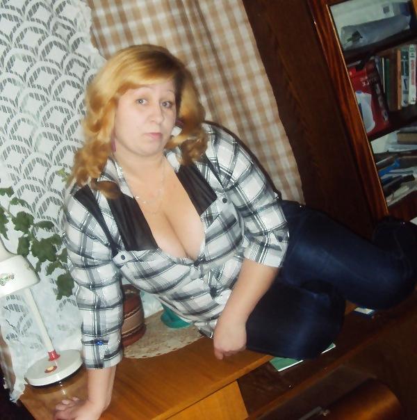 11P Busty Russian Woman 527